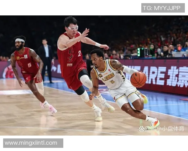 胡金秋的篮球之路：从青涩少年到CBA明星的奋斗历程与成就